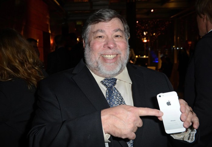 Steve wozniak worried apple no foldable phones